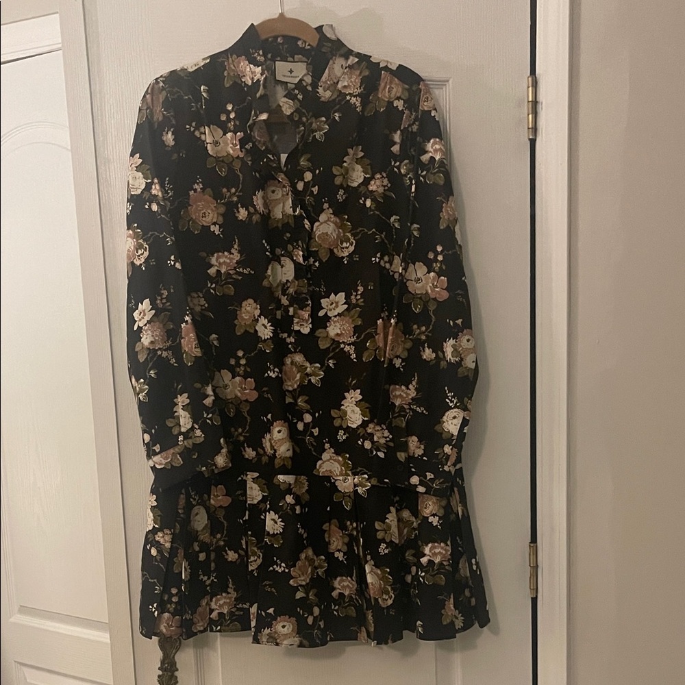 Tuckernuck Floral Long-Sleeve Button Dress with ruffled hem & collar NWT Size XL